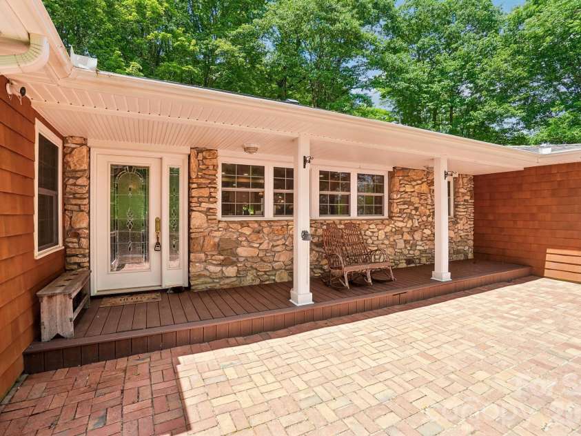 671 Trillium Lane, Mars Hill, NC 28754.  MLS# CAR4398850, YatesRealty ID 34879. Stone Entry