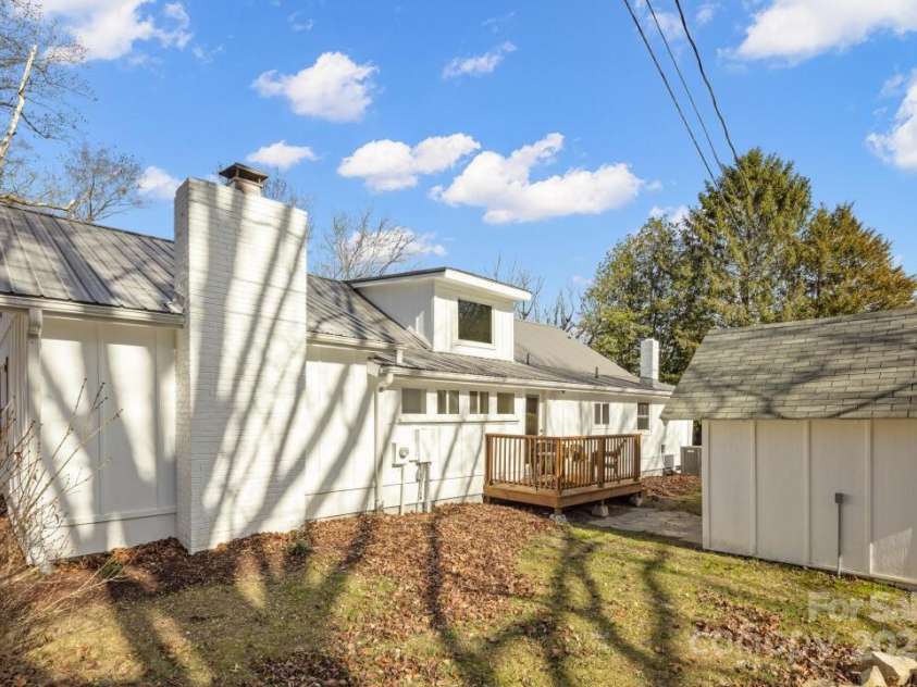 227 Ashmore Avenue, Hendersonville, NC 28791.  MLS# CAR4263833, YatesRealty ID 3488. 