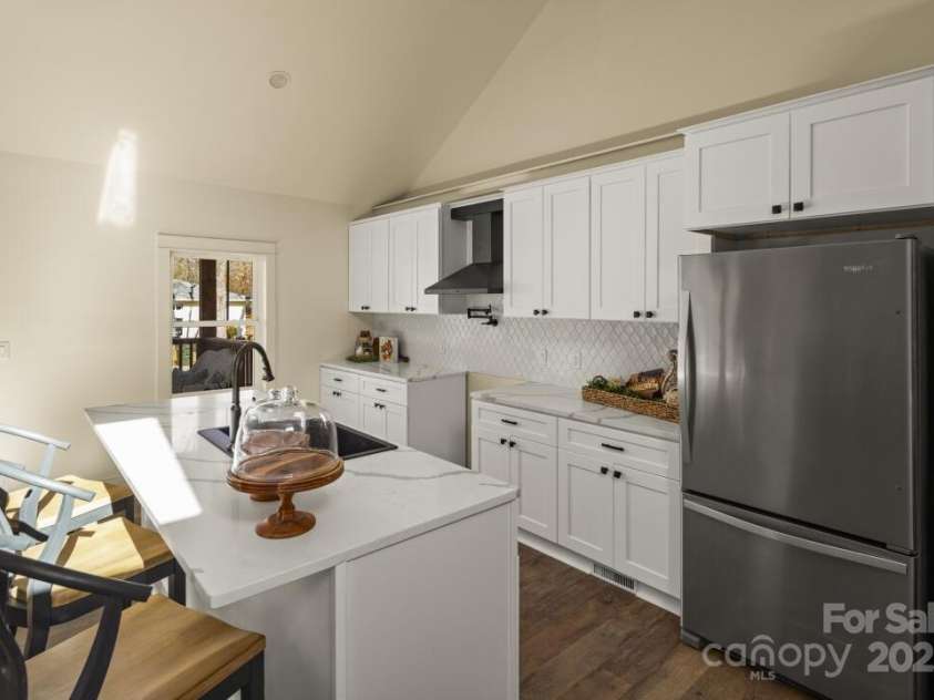 227 Ashmore Avenue, Hendersonville, NC 28791.  MLS# CAR4263833, YatesRealty ID 3488. 