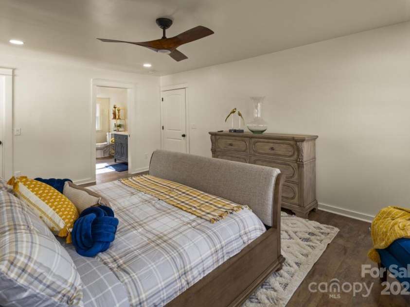 227 Ashmore Avenue, Hendersonville, NC 28791.  MLS# CAR4263833, YatesRealty ID 3488. 