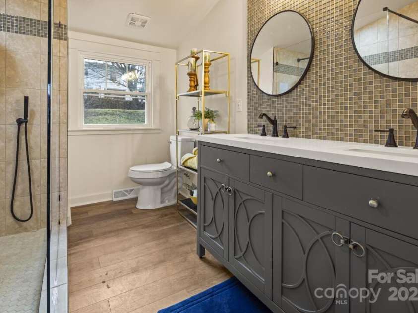 227 Ashmore Avenue, Hendersonville, NC 28791.  MLS# CAR4263833, YatesRealty ID 3488. 