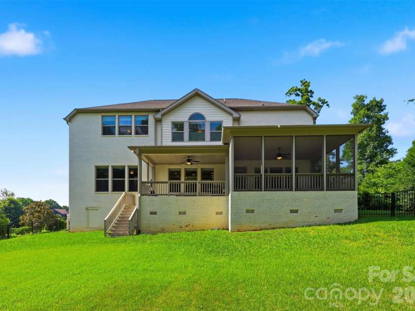 9115 Unbridle Lane, Waxhaw, NC 28173.  MLS# CAR4399236, YatesRealty ID 34880. 