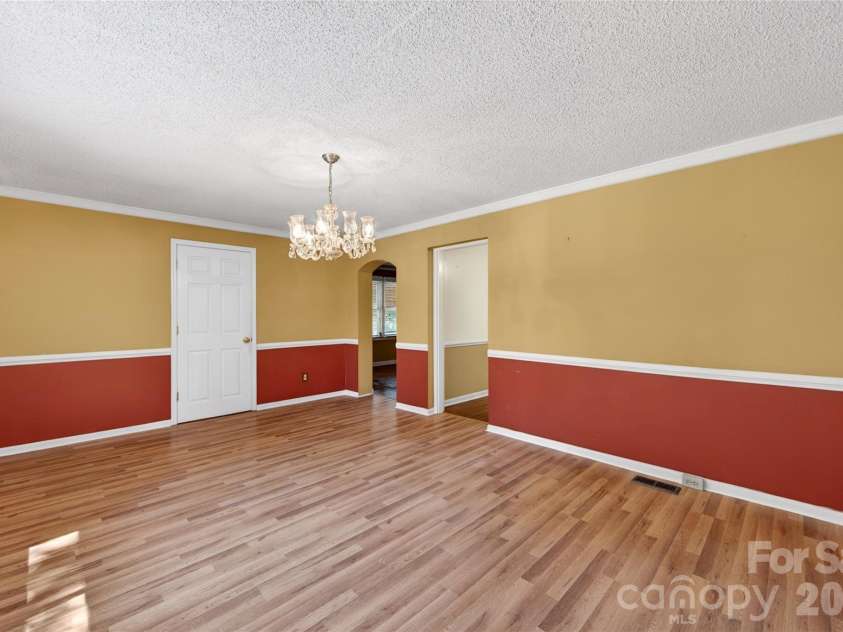 4400 Hamilton Circle, Charlotte, NC 28216.  MLS# CAR4396765, YatesRealty ID 34881. Dining Room