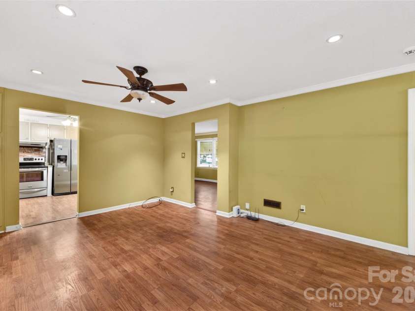 4400 Hamilton Circle, Charlotte, NC 28216.  MLS# CAR4396765, YatesRealty ID 34881. Family Room