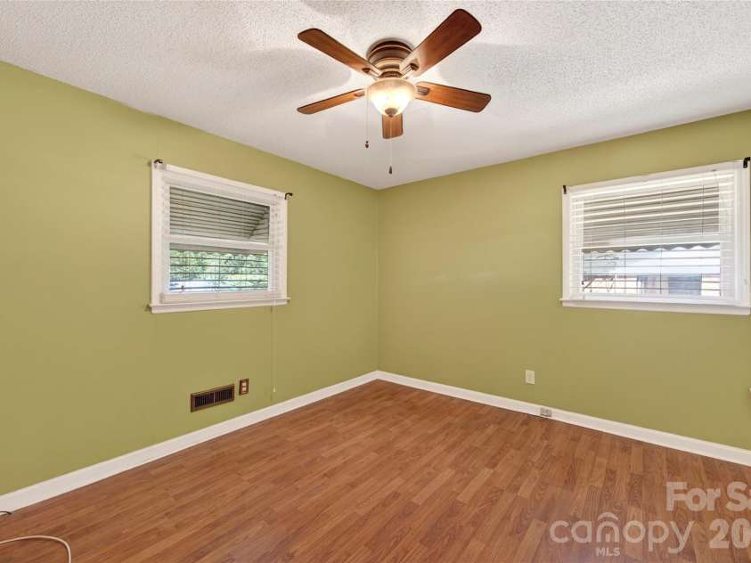 4400 Hamilton Circle, Charlotte, NC 28216.  MLS# CAR4396765, YatesRealty ID 34881. Primary Bedroom