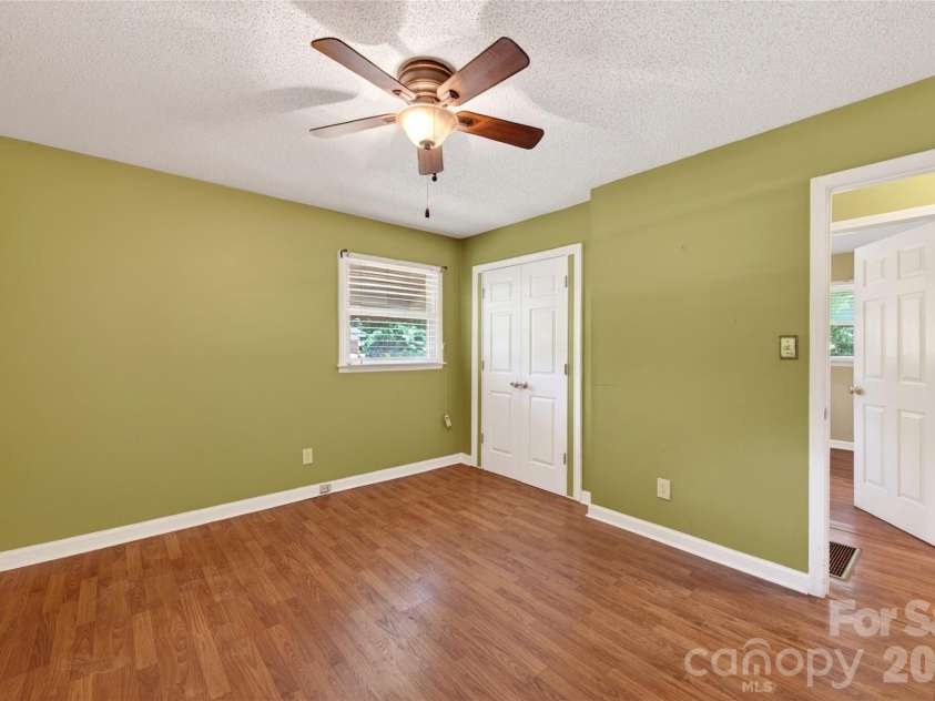 4400 Hamilton Circle, Charlotte, NC 28216.  MLS# CAR4396765, YatesRealty ID 34881. Primary Bedroom