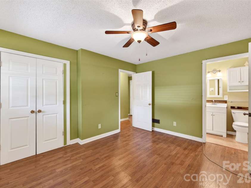 4400 Hamilton Circle, Charlotte, NC 28216.  MLS# CAR4396765, YatesRealty ID 34881. Primary Bedroom