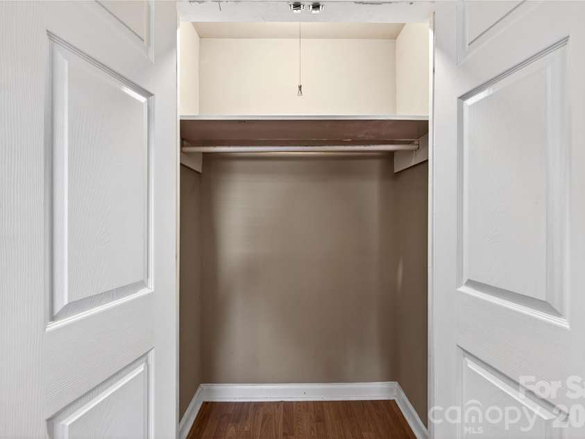4400 Hamilton Circle, Charlotte, NC 28216.  MLS# CAR4396765, YatesRealty ID 34881. Primary Closet