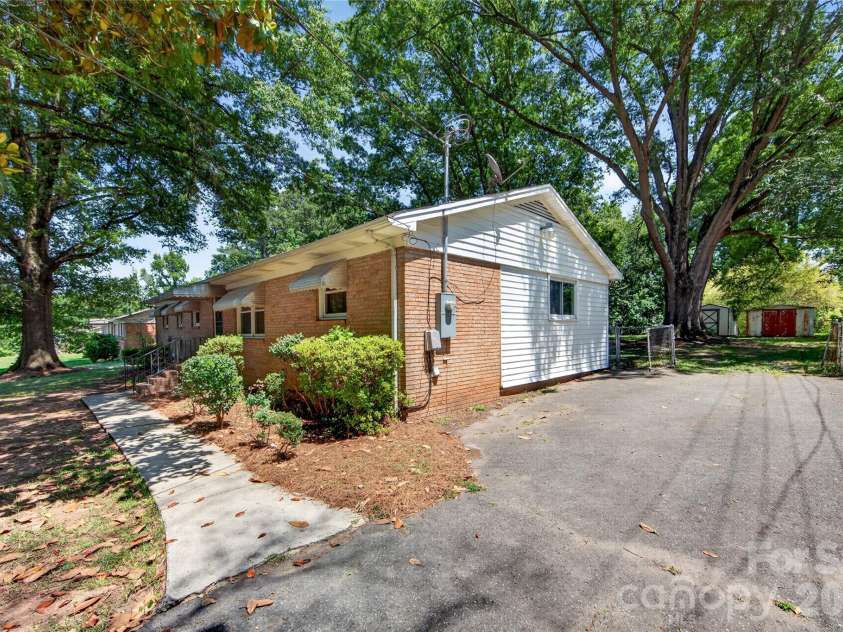 4400 Hamilton Circle, Charlotte, NC 28216.  MLS# CAR4396765, YatesRealty ID 34881. Side Exterior