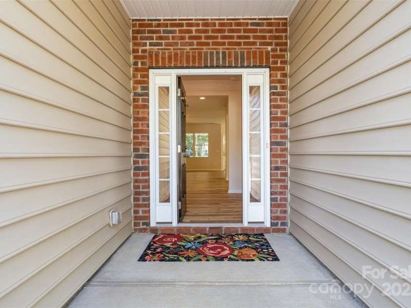 6007 Edinburgh Lane, Fort Mill, SC 29707.  MLS# CAR4295658, YatesRealty ID 34881. Come on in....