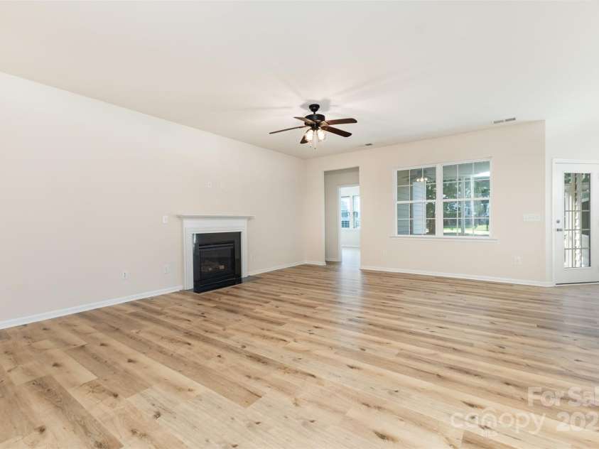 6007 Edinburgh Lane, Fort Mill, SC 29707.  MLS# CAR4295658, YatesRealty ID 34881. Family Room