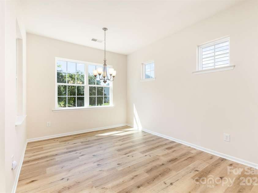 6007 Edinburgh Lane, Fort Mill, SC 29707.  MLS# CAR4295658, YatesRealty ID 34881. Informal dining