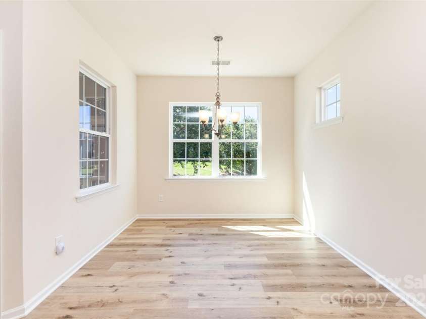 6007 Edinburgh Lane, Fort Mill, SC 29707.  MLS# CAR4295658, YatesRealty ID 34881. Informal dining with windows.