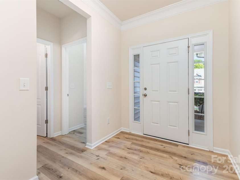 6007 Edinburgh Lane, Fort Mill, SC 29707.  MLS# CAR4295658, YatesRealty ID 34881. Just off the foyer is a guest room and guest bath.