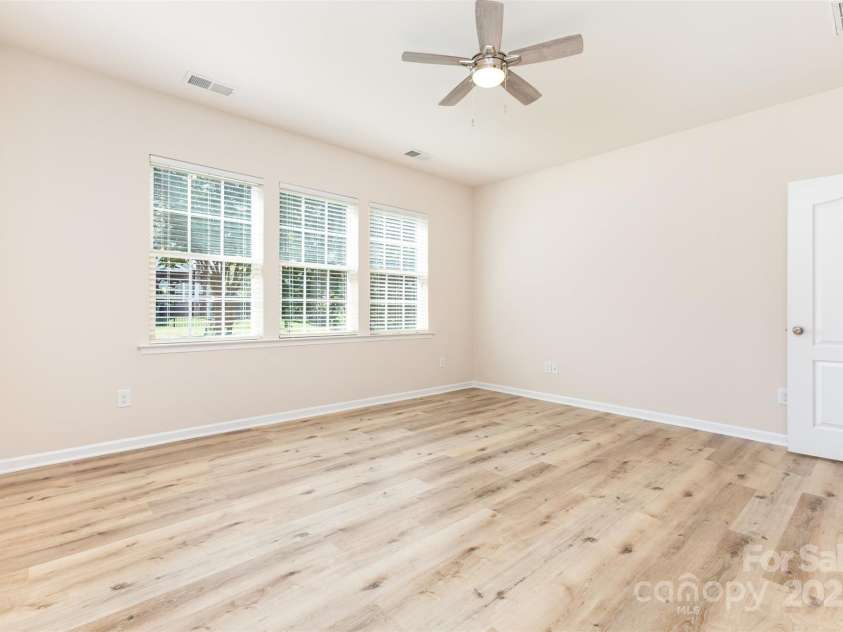 6007 Edinburgh Lane, Fort Mill, SC 29707.  MLS# CAR4295658, YatesRealty ID 34881. Primary Bedroom