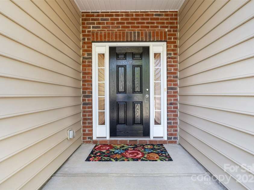6007 Edinburgh Lane, Fort Mill, SC 29707.  MLS# CAR4295658, YatesRealty ID 34881. Welcome Home