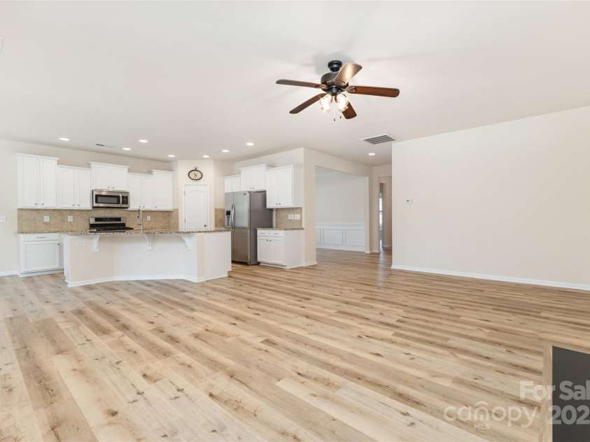 6007 Edinburgh Lane, Fort Mill, SC 29707.  MLS# CAR4295658, YatesRealty ID 34881. You will never feel left out when entertaining family and friends with this open concept floor plan.