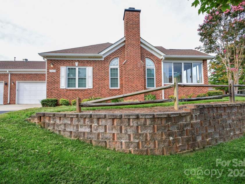 11929 Ludwell Branch Court, Charlotte, NC 28277.  MLS# CAR4296658, YatesRealty ID 34882. 