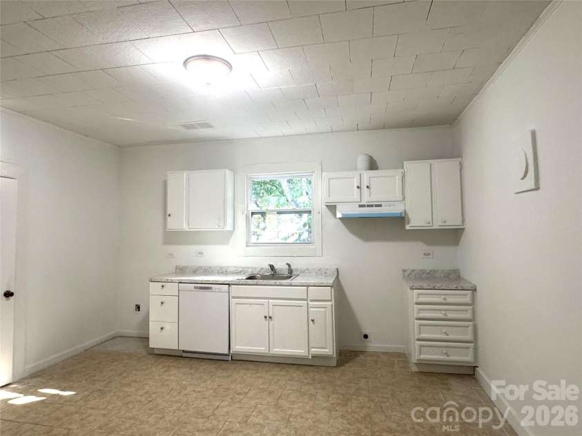 43 4th Avenue, Rockingham, NC 28379.  MLS# CAR4400287, YatesRealty ID 34883. Kitchen