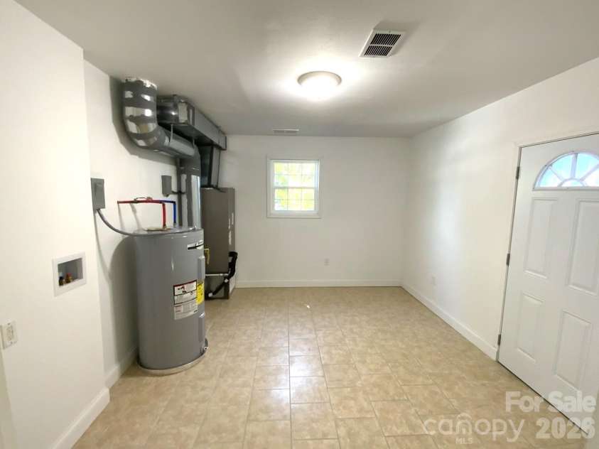 43 4th Avenue, Rockingham, NC 28379.  MLS# CAR4400287, YatesRealty ID 34883. Laundry / Mud Room