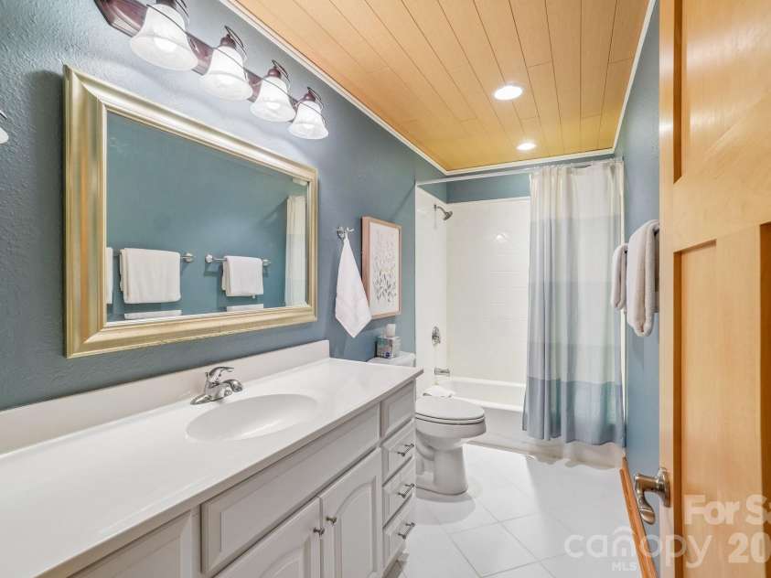 1209 Mckinney Gap Drive, Mars Hill, NC 28754.  MLS# CAR4399695, YatesRealty ID 34886. Guest Bathroom
