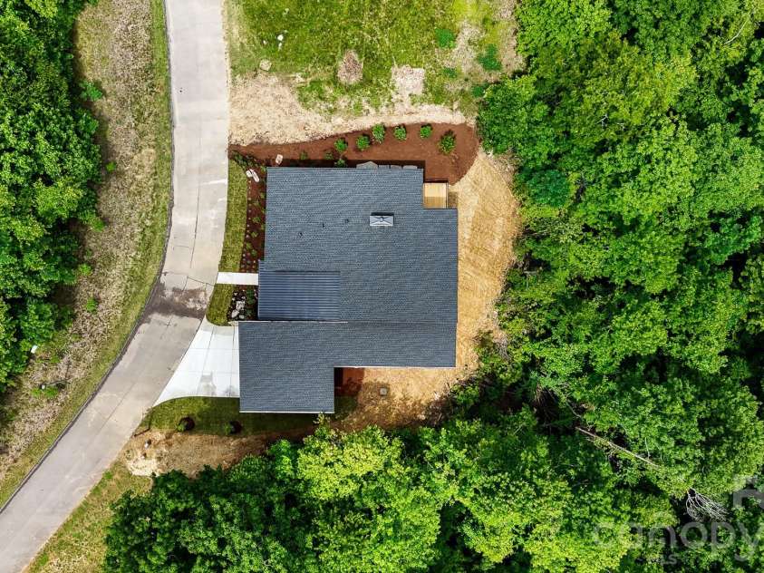 60 King Horn Ridge, Waynesville, NC 28785.  MLS# CAR4389004, YatesRealty ID 34887. Drone shot 2.
