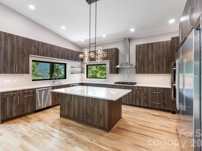 60 King Horn Ridge, Waynesville, NC 28785.  MLS# CAR4389004, YatesRealty ID 34887. Kitchen.
