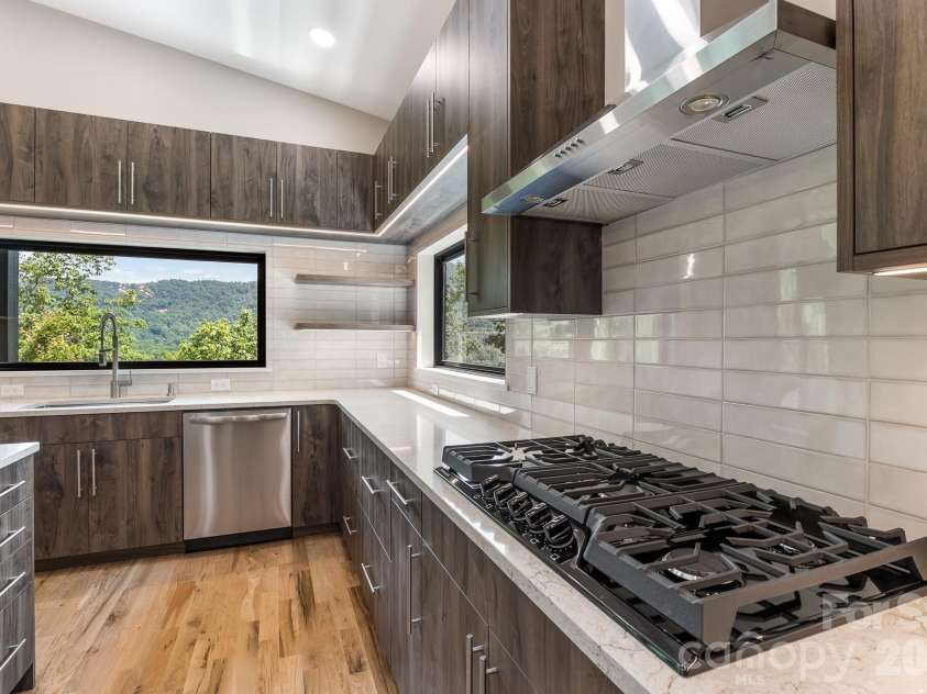 60 King Horn Ridge, Waynesville, NC 28785.  MLS# CAR4389004, YatesRealty ID 34887. Kitchen work area view.