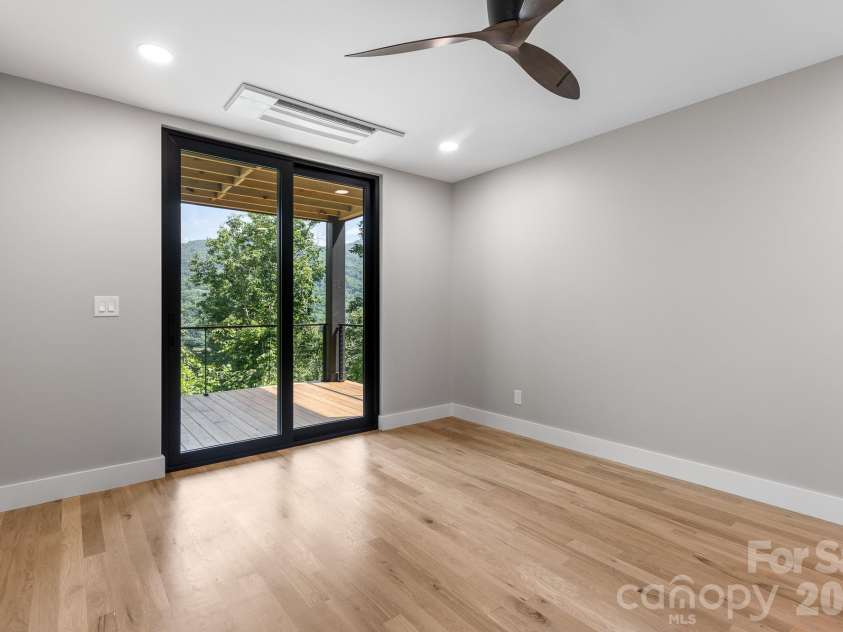 60 King Horn Ridge, Waynesville, NC 28785.  MLS# CAR4389004, YatesRealty ID 34887. Lower second guest room.