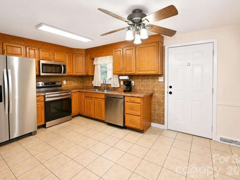 3237 Annex Street, Conover, NC 28613.  MLS# CAR4400451, YatesRealty ID 34888. 