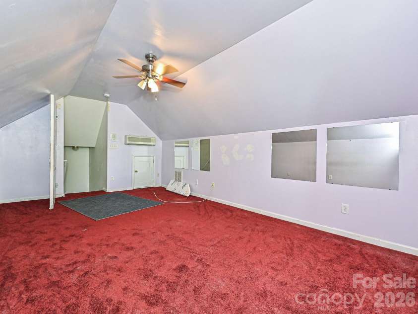 9942 Gray Dove Court, Charlotte, NC 28216.  MLS# CAR4378105, YatesRealty ID 34889. Bonus Room