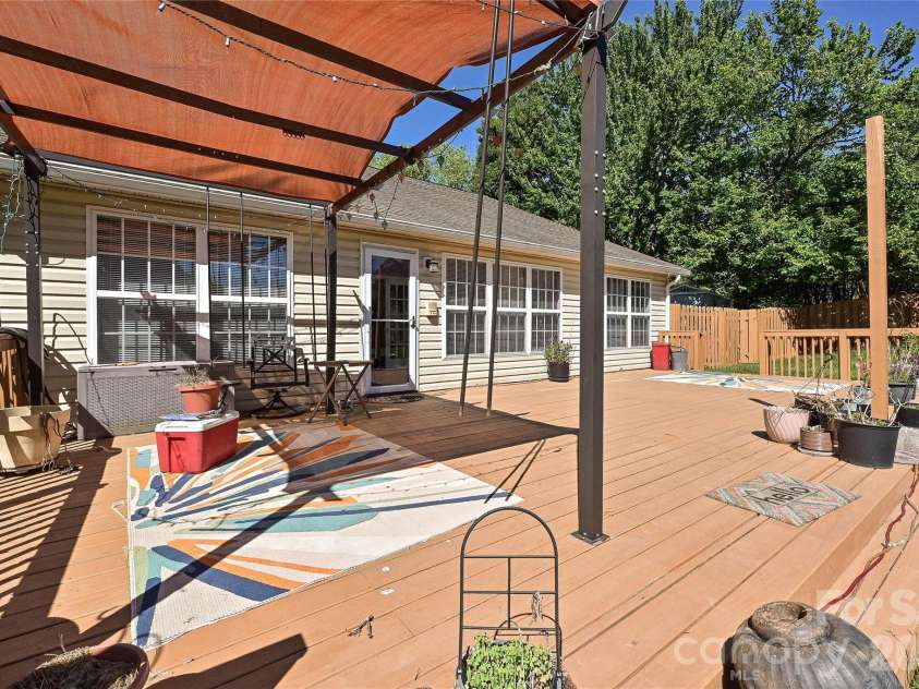 9942 Gray Dove Court, Charlotte, NC 28216.  MLS# CAR4378105, YatesRealty ID 34889. Deck