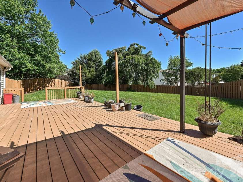 9942 Gray Dove Court, Charlotte, NC 28216.  MLS# CAR4378105, YatesRealty ID 34889. Deck