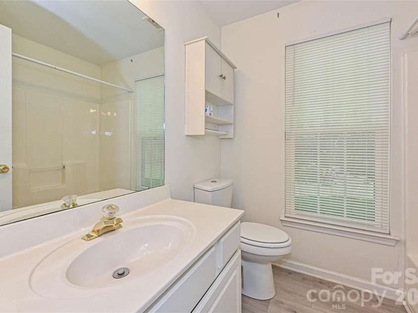 9942 Gray Dove Court, Charlotte, NC 28216.  MLS# CAR4378105, YatesRealty ID 34889. Main Bath