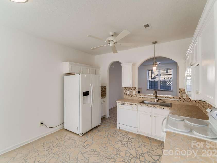 563 Goldstaff Lane, Charlotte, NC 28273.  MLS# CAR4191069, YatesRealty ID 3489. Kitchen