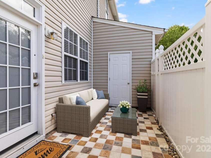 563 Goldstaff Lane, Charlotte, NC 28273.  MLS# CAR4311484, YatesRealty ID 3489. Furniture in pictures are virtual to give you ideas!