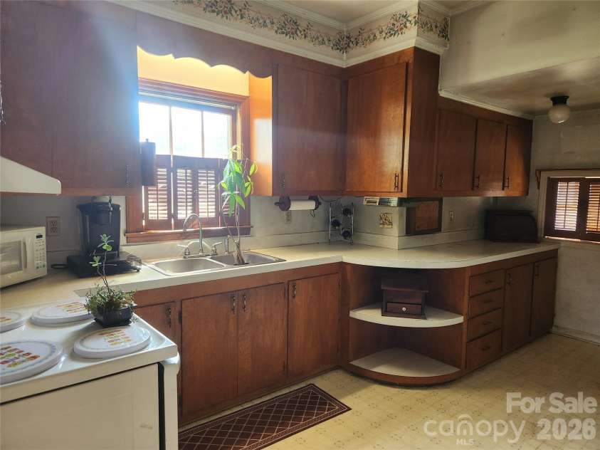 29 Brookwood Avenue, Concord, NC 28025.  MLS# CAR4396464, YatesRealty ID 34890. KITCHEN