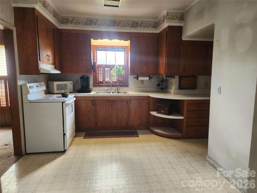 29 Brookwood Avenue, Concord, NC 28025.  MLS# CAR4396464, YatesRealty ID 34890. KITCHEN