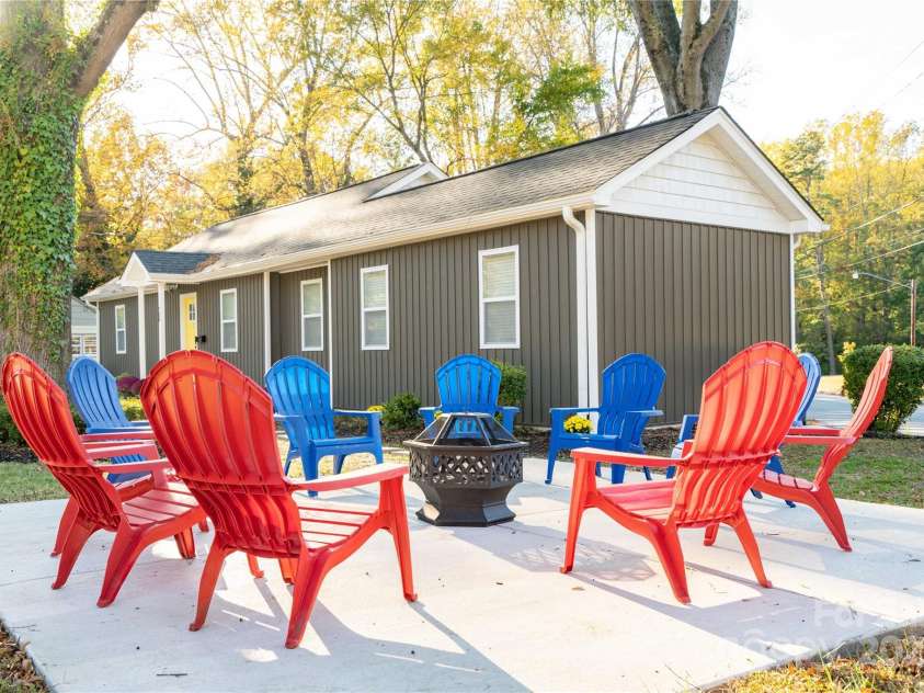 700 Magnolia Street, Winston Salem, NC 27103.  MLS# CAR4297273, YatesRealty ID 34894. 