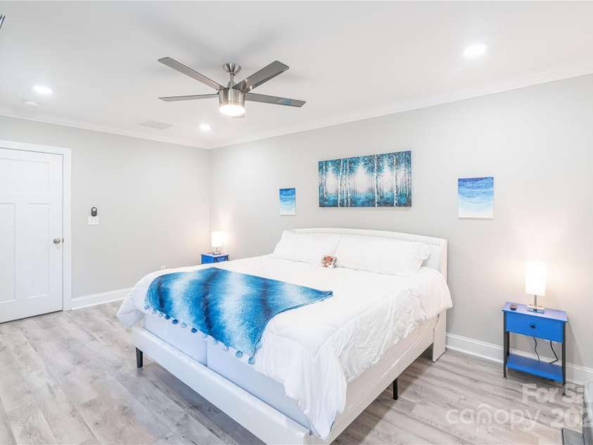 700 Magnolia Street, Winston Salem, NC 27103.  MLS# CAR4297273, YatesRealty ID 34894. 