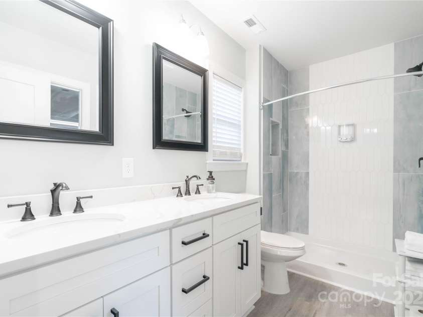 700 Magnolia Street, Winston Salem, NC 27103.  MLS# CAR4297273, YatesRealty ID 34894. 