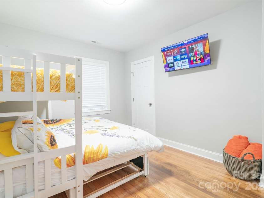 700 Magnolia Street, Winston Salem, NC 27103.  MLS# CAR4297273, YatesRealty ID 34894. 
