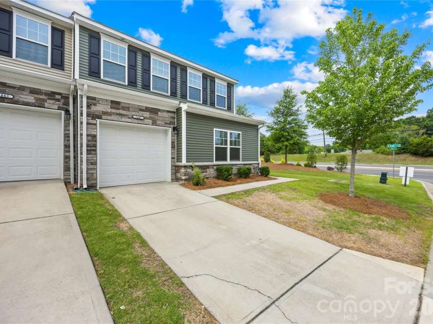 7447 Jane Parks Way, Charlotte, NC 28217.  MLS# CAR4394618, YatesRealty ID 34895. 