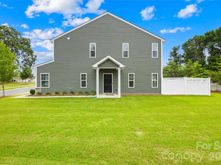 7447 Jane Parks Way, Charlotte, NC 28217.  MLS# CAR4394618, YatesRealty ID 34895. 