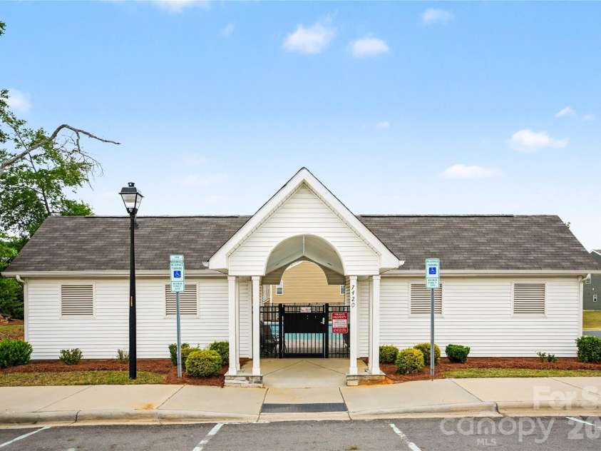 7447 Jane Parks Way, Charlotte, NC 28217.  MLS# CAR4394618, YatesRealty ID 34895. 