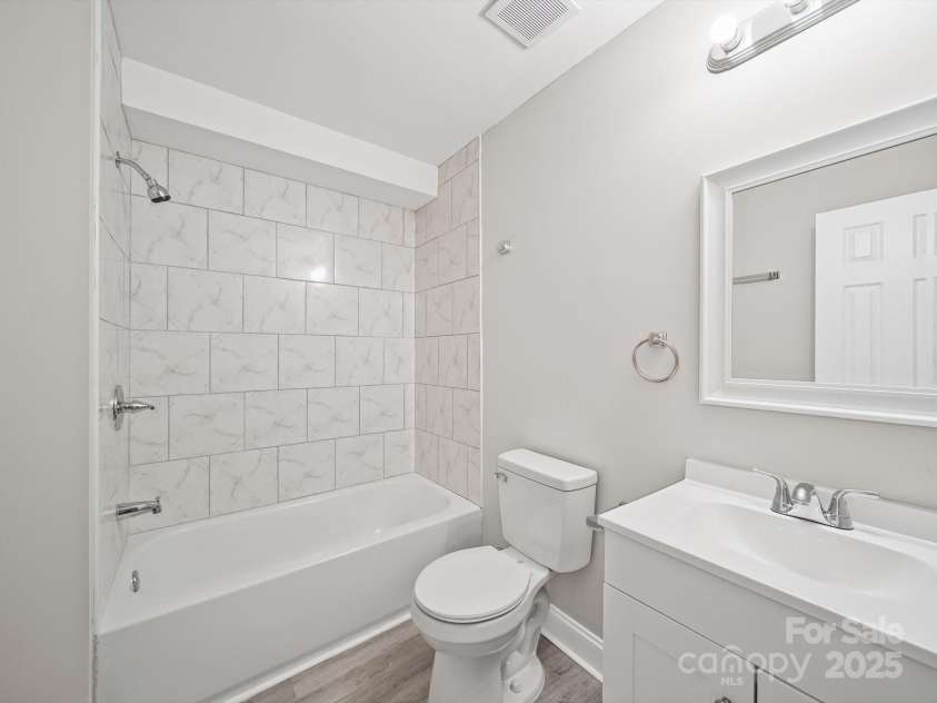 4310 Toluca Place, Charlotte, NC 28208.  MLS# CAR4296754, YatesRealty ID 34896. Primary Bath