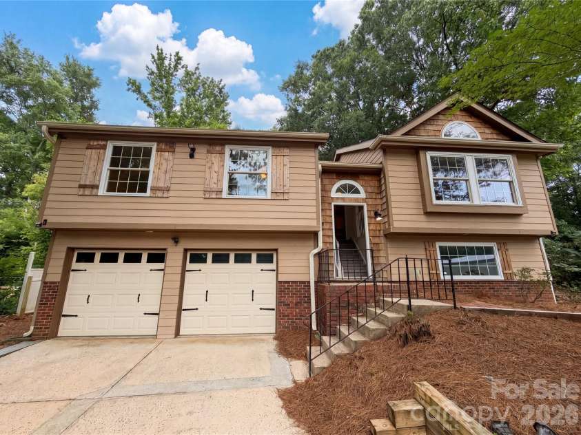 7827 Mallen Drive, Charlotte, NC 28212.  MLS# CAR4399471, YatesRealty ID 34896. 