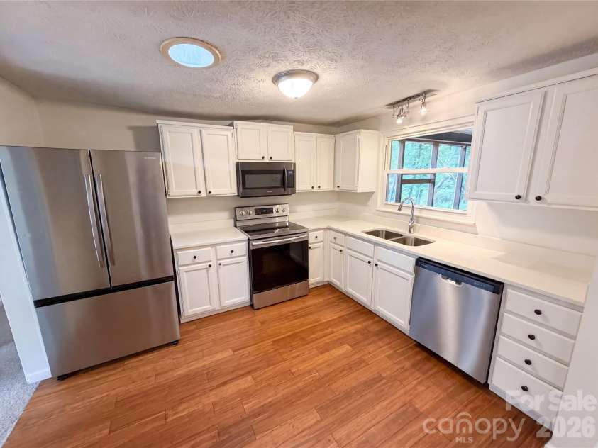 7827 Mallen Drive, Charlotte, NC 28212.  MLS# CAR4399471, YatesRealty ID 34896. 
