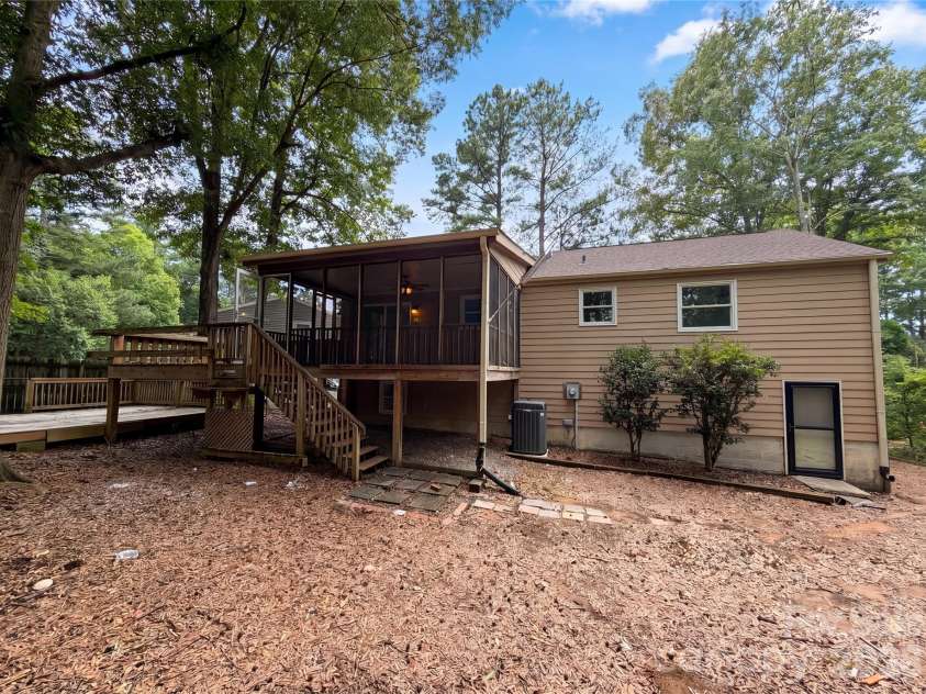 7827 Mallen Drive, Charlotte, NC 28212.  MLS# CAR4399471, YatesRealty ID 34896. 