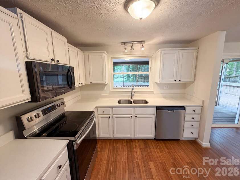7827 Mallen Drive, Charlotte, NC 28212.  MLS# CAR4399471, YatesRealty ID 34896. 